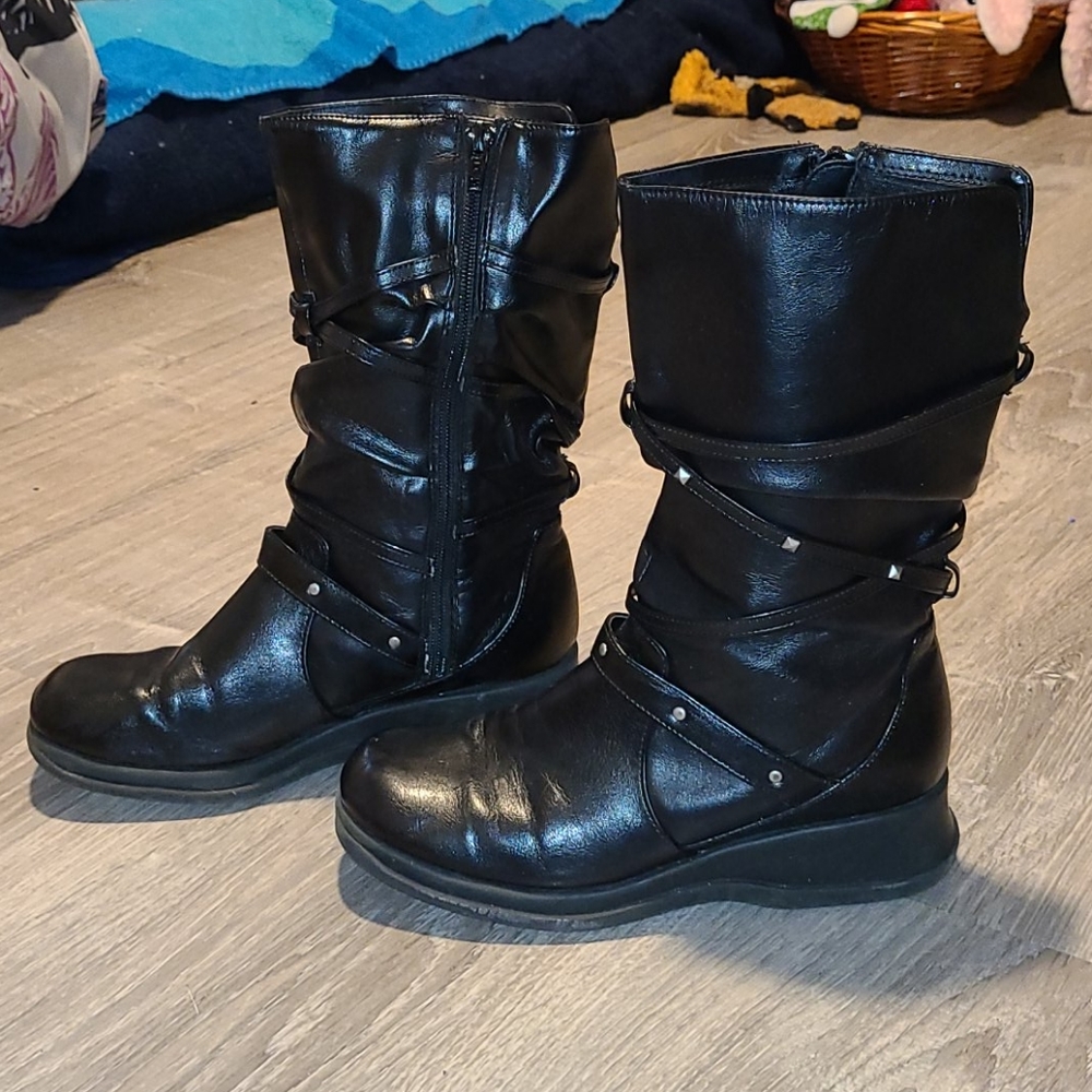 Smart Fit Boots - Picture 2 of 5